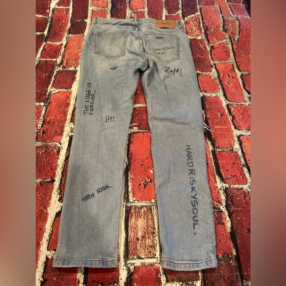 Zara Man Jeans size 32
Inseam 27”
Excellent Pre-owned Condition - Picture 2 of 7